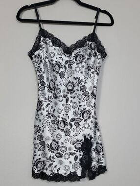Victorias Secret Satin Babydoll Chemise Size XS Floral Lace Trim Slip Dress Y2K